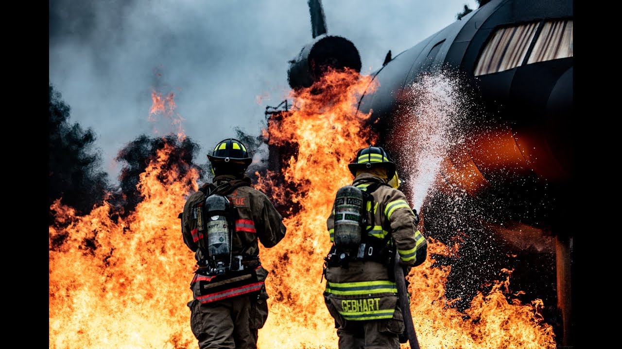 Self deception fight fire. ARFF Training. Файр пит. Advanced Fire Fighting. Aircraft Rescue and Firefighting.