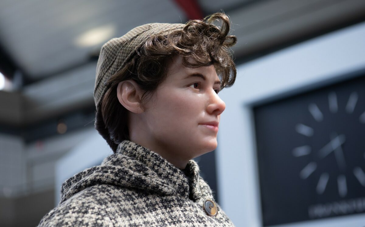 WATCH: Nellie Bly Finally Arrives at PIT, Joining Franco Harris, George Washington