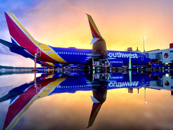 Photos of the Week: 737 Reflections