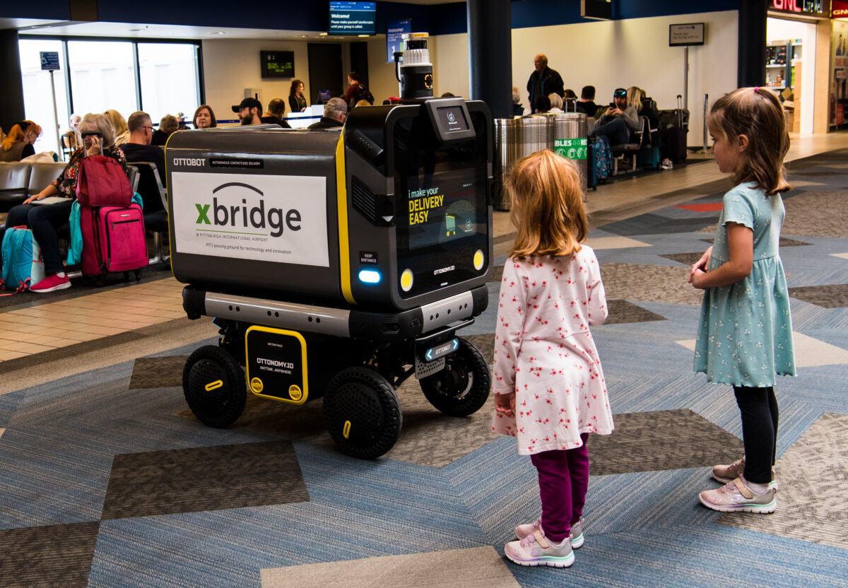 Need a Snack or Beverage at Your Gate? Call the ‘Ottobot’