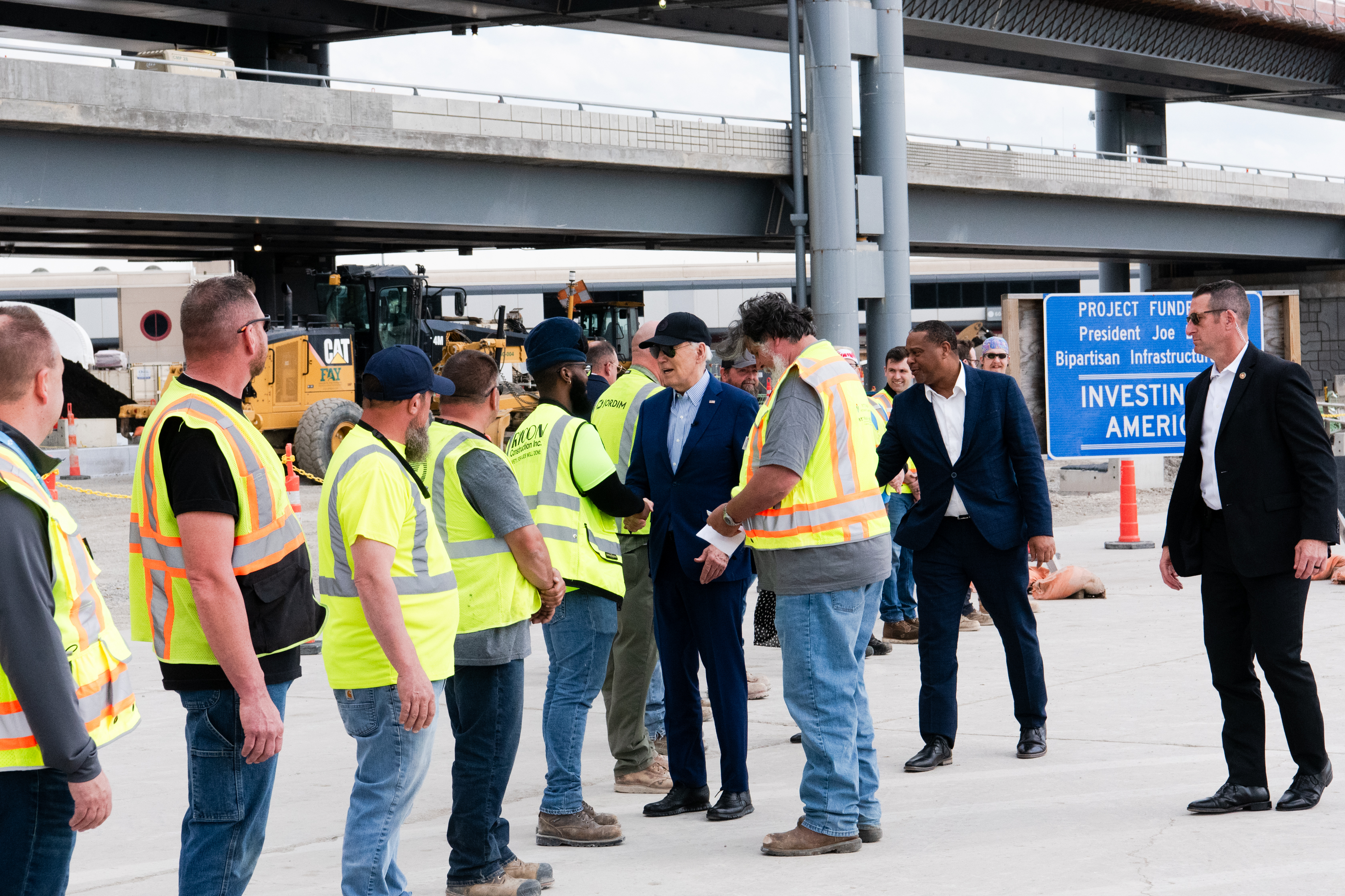 President Visits PIT’s Terminal Construction Site